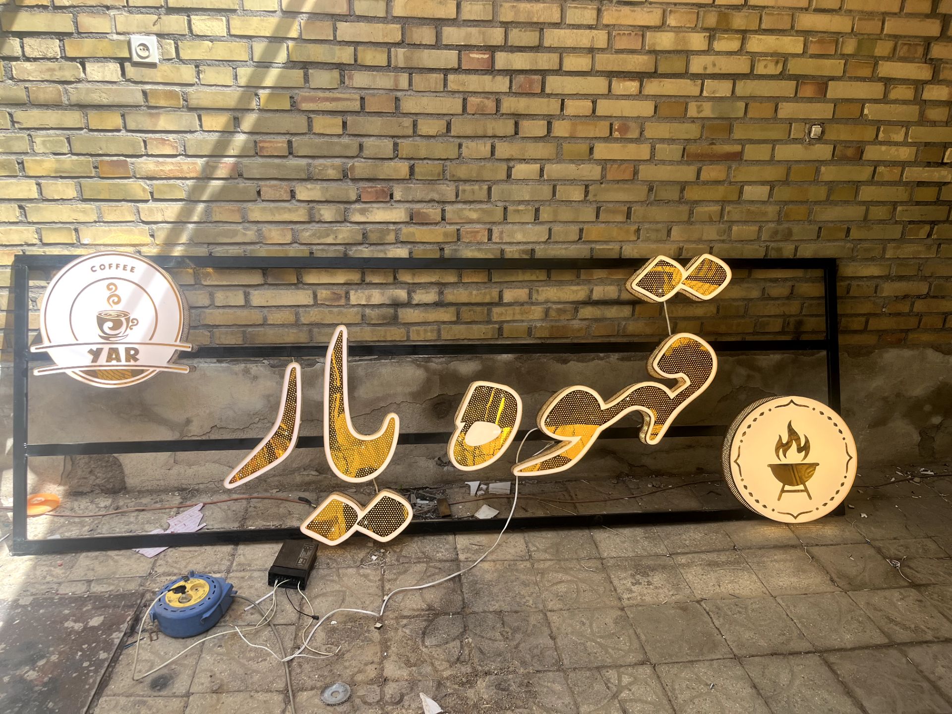 نمونه کار تابلوسازی آرن